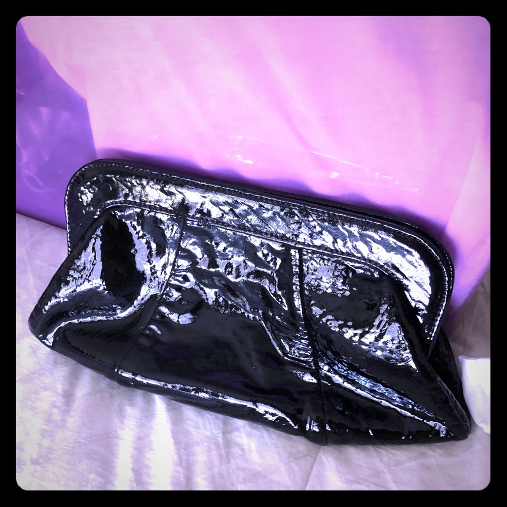 black patent clutch